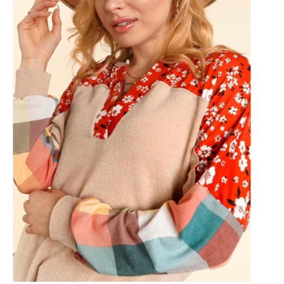 Floral Patchwork Beige Top - Picture 4 of 4